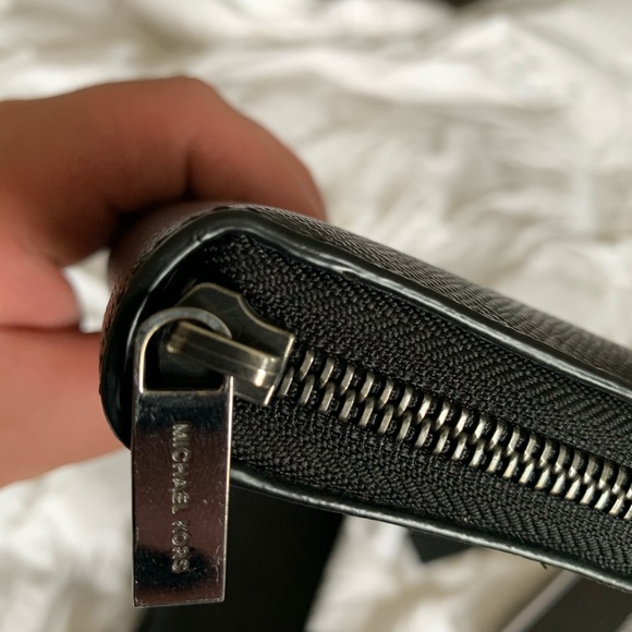 Michael Kors Men’s Wallet - Picture 2 of 7